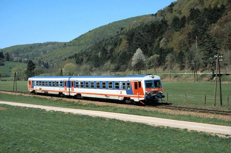 BB 5147 001-1 mit 6618 vor Weienbach-Neuhaus, 29.04.2001