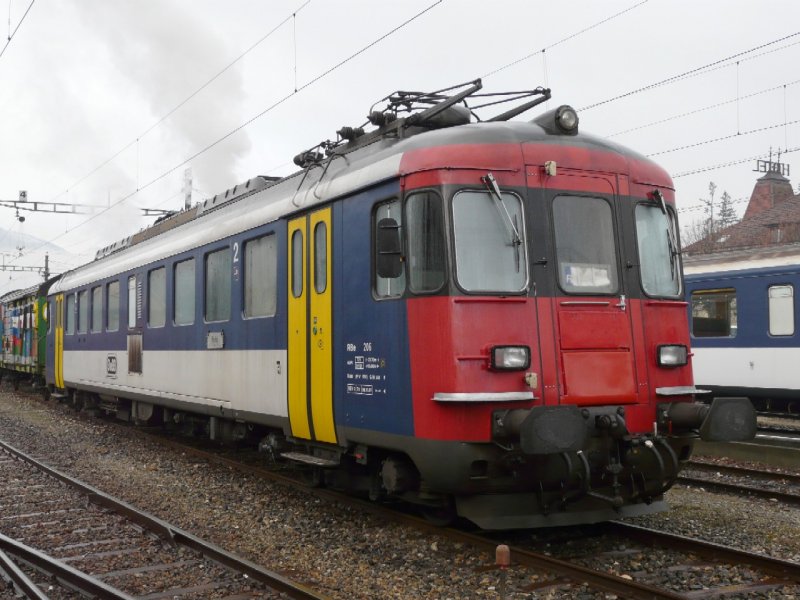 OeBB - Abgestellter Triebwagen RBe 4/4  206 ( ex SBB 540 ... ) im Bahnhof von Balsthal am 30.12.2007