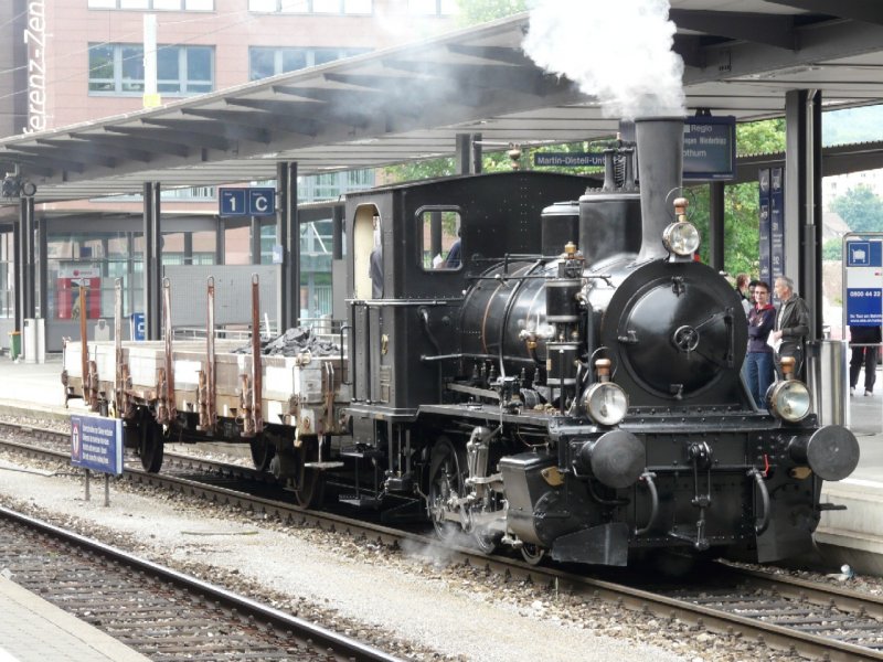 OeBB - Dampflok E 3/3 2 der OeBB mit SBB Dienstwagen Xs 40 85 95 85 ...-. im Bahnhof Olten am 14.06.2008