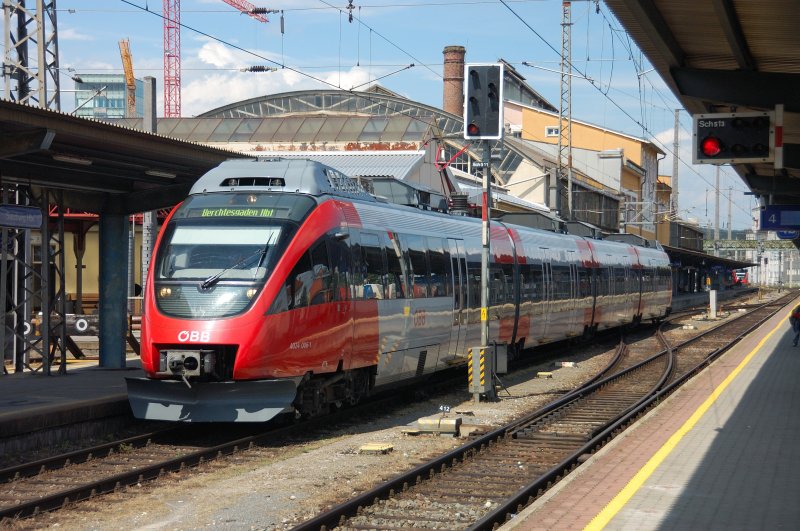 BB Elektro-Talent 4024 006-1 erwartet in Salzburg Hbf Hp1 fr die Weiterfahrt nach Berchtesgaden Hbf. 20.06.2008 .