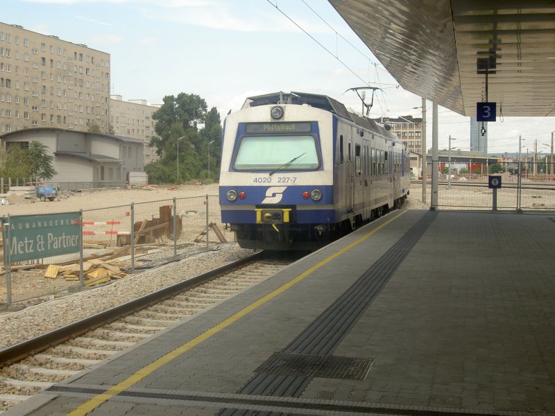 �BB ET 4020 227-7 am 19.08.2006 in Wien Prater Stern.