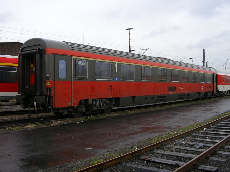 BB Eurofima 1.Klasse Wagen Nr. 73 81 19-91040-9 aus dem EC 114/115 Dortmund - Klagenfurt als Schadwagen ausgemustert.
(16.03.2008)  