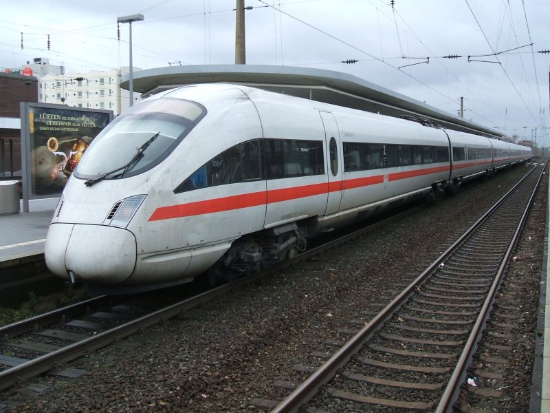 BB ICE T  Salzburg  im Bochumer Hbf. als ICE 1759 auf dem Weg nach Dresden,Wagenreihung TK 9381 4011 591-7 ,Mittelwagen 9381 4011 691-5,791-7,891-5,BordRestaurant 291-8,MW 191-0,TK 9381 4011 091-2 im Schub.,(02.12.2007)