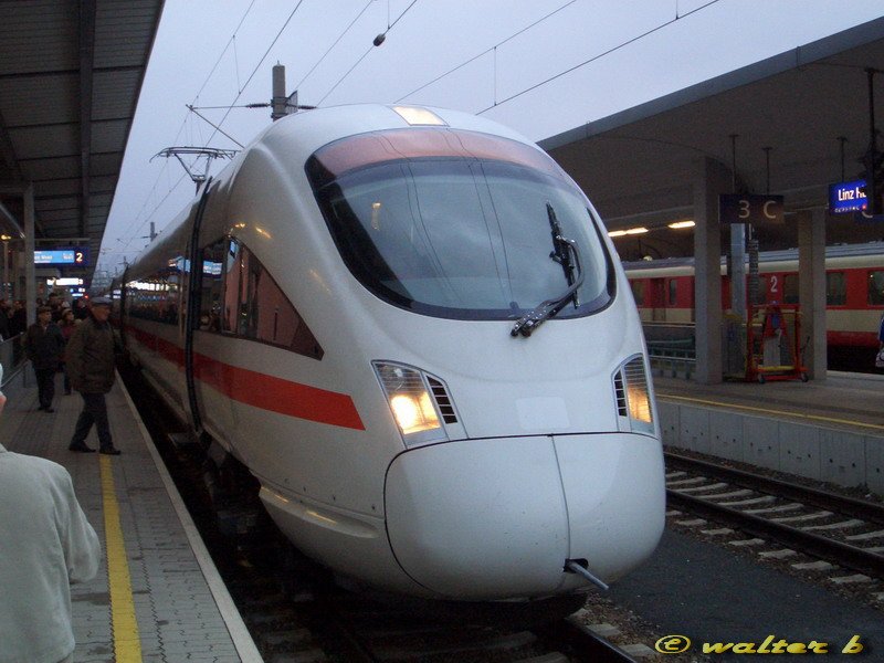 BB ICE-T  Wien  im HBf Linz. Aufgenommen am 08.12.2007 bei seiner Premierenfahrt von Wien nach Linz.