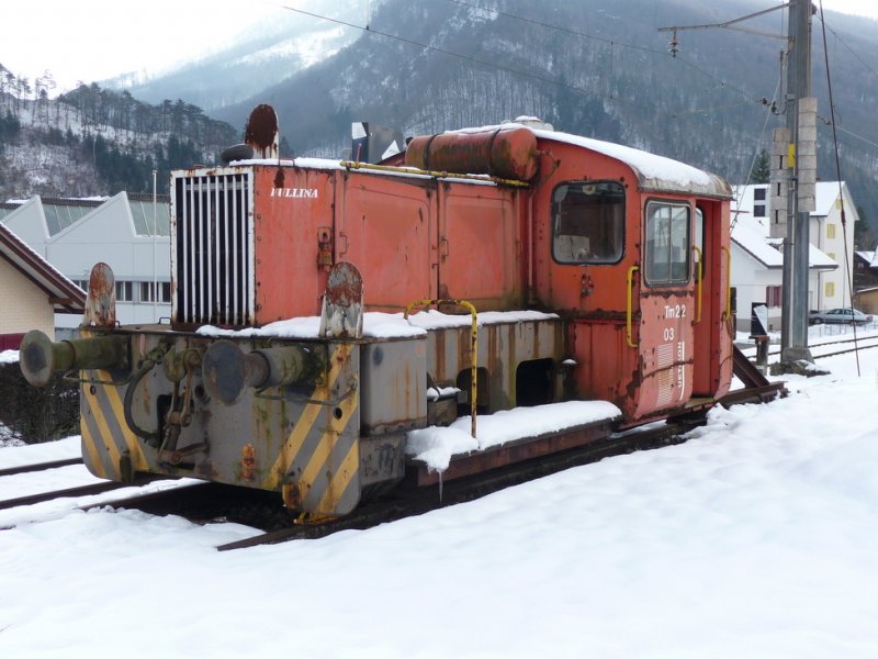 OeBB - Im Bahnhofsareal von Balsthal ist der Tm 2/2 03  FULLINA (ex Uetikon / ex DB ) abgestellt .. Bild vom 21.02.2009
