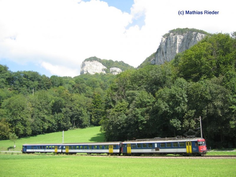 OeBB- Pendel auf dem Kurs zwischen Klus und Oensingen am 2. Sept 07