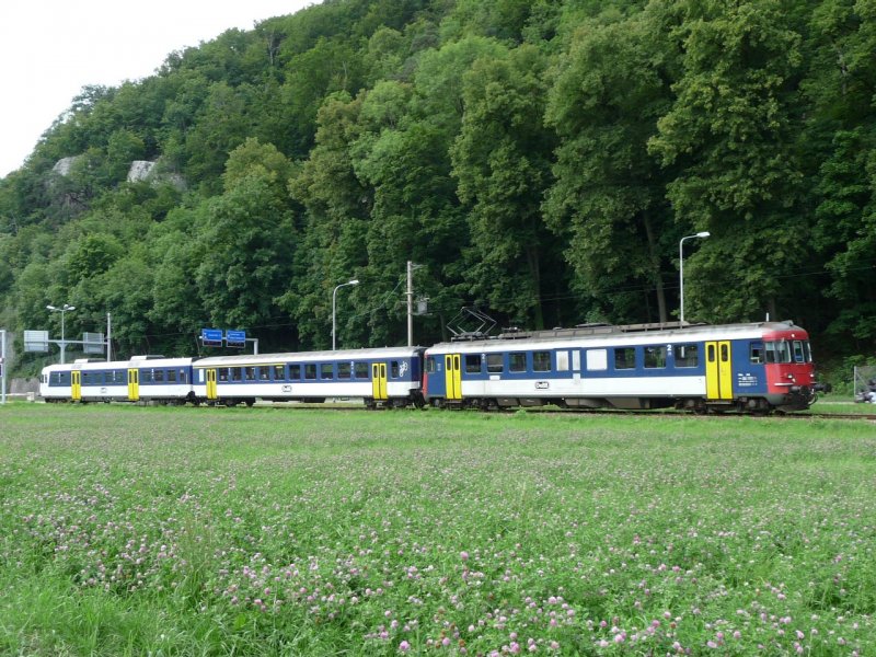 OeBB - Regio nach Balsthal mit dem Steuerwagen Bt 907 und Personenwagen 1+2 Kl. AB 507 und dem Triebwagen RBe 4/4 206 am 02.08.2008