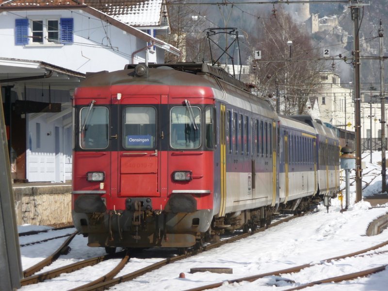 OeBB - Regio von Oensingen bei der einfahrt im Bahnhof von Balsthal am 21.02.2009