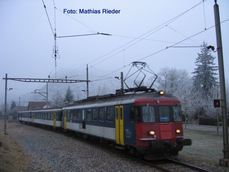 OeBB- Regionalzug in Oensingen am 25.12.07 ( RBe 4/4 205)