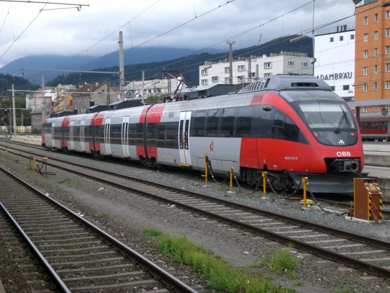 BB Talent 4024 steht als R 5217 zur Fahrt nach Brennero/Brenner in Innsbruck Hbf bereit.
13.9.2008