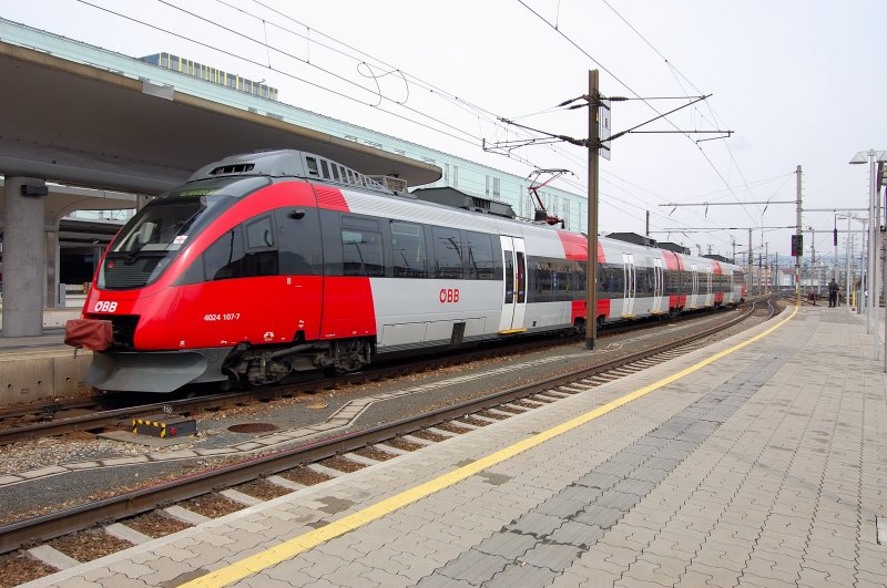 BB Talent der vierteiligen Art. 4024 107-7 als einer von 140 Ausgelieferten.. Sie bilden heute das moderne Rckgrat des Nahverkehrs in unserem Nachbarland. Eingesetzt in allen Gebieten mit hherem Nahverkehrsaufkommen.