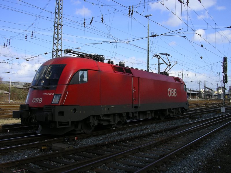 BB Taurus 1016 032-3 Solo Rckfahrt Dortmund Hbf. nach Kln.
(02.03.2008)