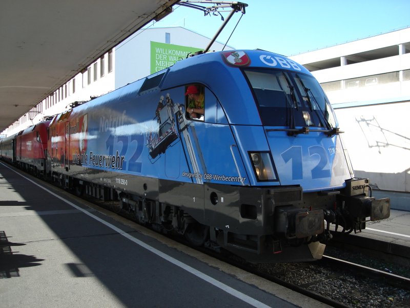 BB Taurus 1116250-0 Feuerwehrlok soeben in Wien W. aus Bregenz mit OEC 561 eingetroffen. 18.10.08