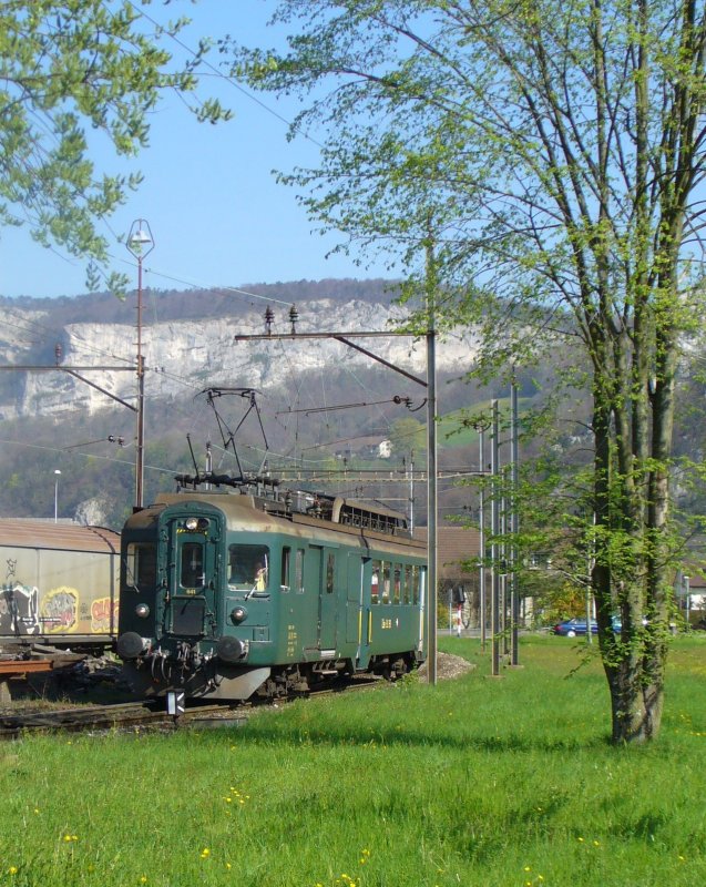 OeBB Triebwagen BDe 4/4  641 ( ex SBB BDe 4/4 1641 ) am einfahren in den OeBB Bahnhof von Oensingen am 14.04.2007