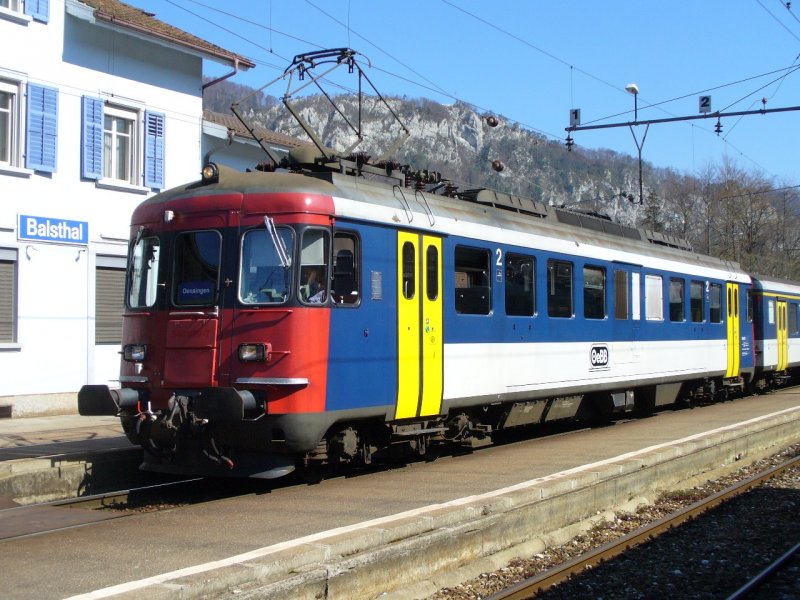 OeBB - Triebwagen RBe 4/4 205 ( ex SBB 540 019-7 ) im Bahnhof von Balsthal am 06.04.2007