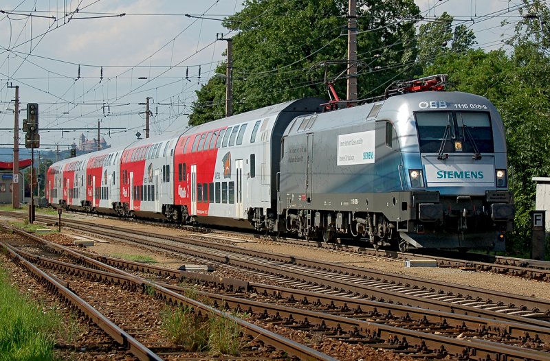 OEBB Werbelok 1116 038  Siemens  am Regionalzug 2225 nach Payerbach-Reichenau. Fotografiert am 27.06.2008 in Korneuburg.