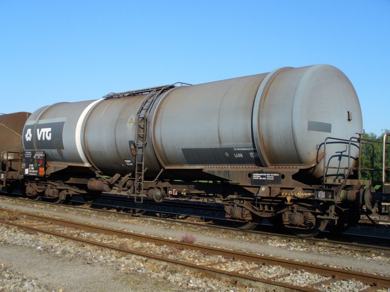 BB - Zisternenwagen 33 81 783 9 027-8 Abgestellt im Bahnhof von Arch am 15.07.2007