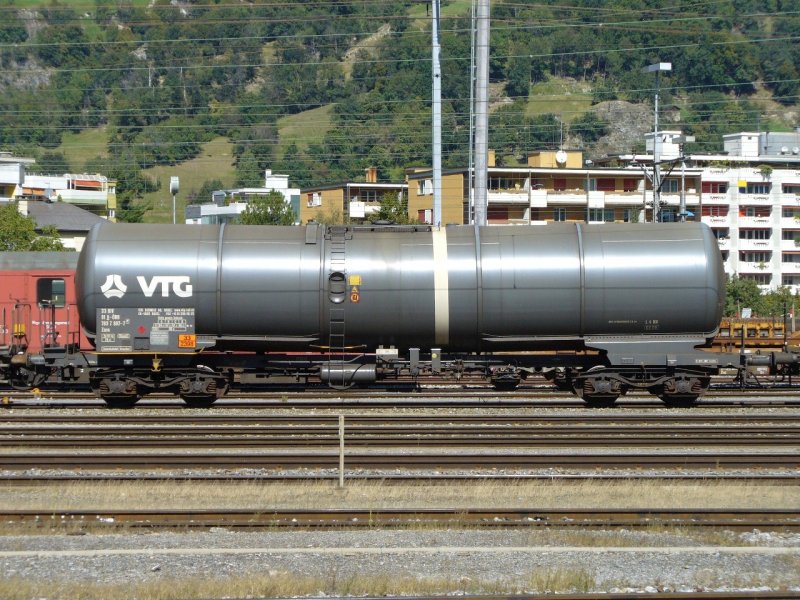 �BB - Zisternenwagen Zans 33 81 783 7 887-7 im SBB Bahnhof von Brig am 20.09.2007