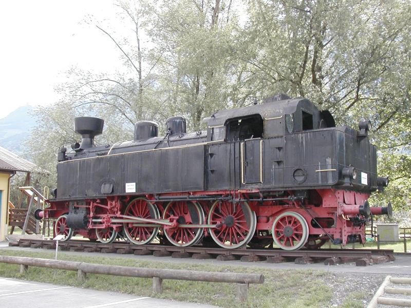 BB,Techn.Denkmal Dampflok 77.250 in Schaan/Liechtenstein im Mai 2003 Heute fehlt leider die Beschriftung der Lok