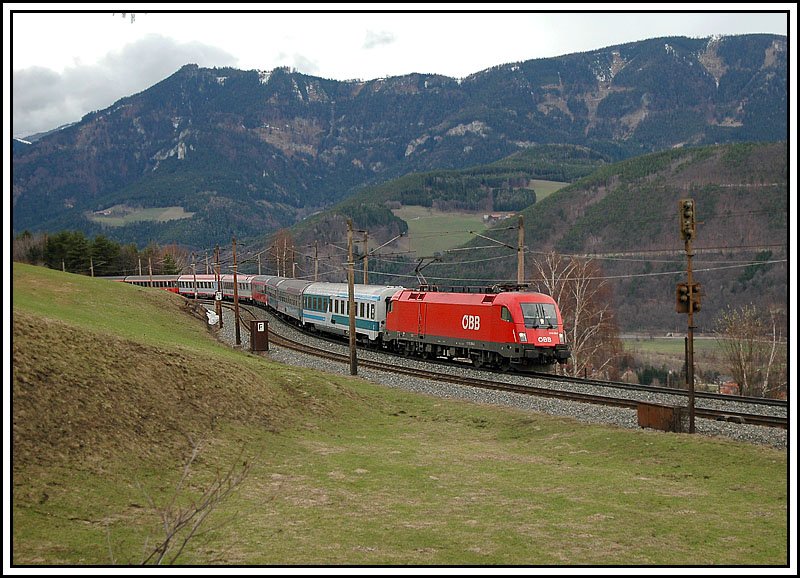 OEC 151  Emona  von Wien nach Ljubljana am 2.4.2006, aufgenommen auf der Apfelwiese auf der Semmering Nordrampe. 