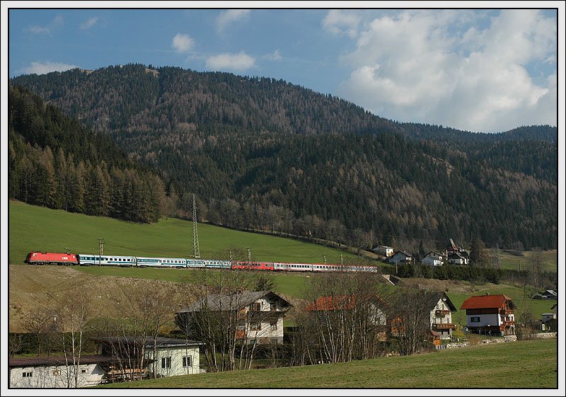 OEC 151  Emona  von Wien Sd nach Ljubljana bei der Talfahrt auf der Semmering Sdrampe in Spital am Semmering.