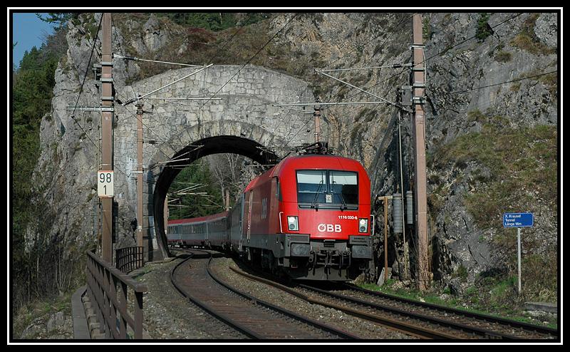 OEC 732  Technikum Krnten  gezogen von 1116 030 am 22.4.2006 bei der Durchfahrt des Krausel Tunnel kurz vor Breitenstein.