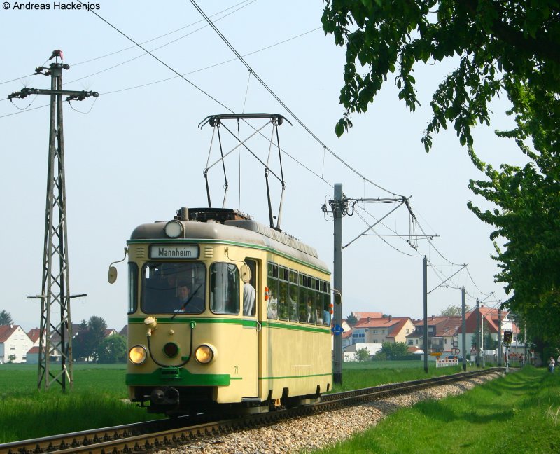 OEG 71 als Sonderfahrt zwischen Heddesheim und Wallstadt Ost am 2.5.09