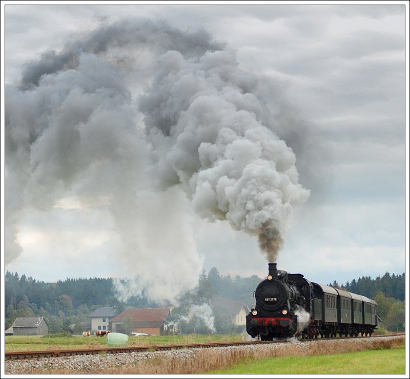 �GEG 657.2770 mit einem Fotopersonenzug, welcher am 4.10.2008 anl�sslich der Ampflwanger Dampftage in Verkehr gesetzt wurde, aufgenommen in Wolfsdoppel.