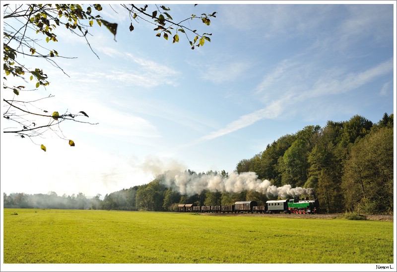 GEG-Dampflok WTK4 (ex. BB 392.2530) fhrt auf der Museumsstrecke auf dem Weg von Timelkam nach Ampflwang. 4.10.2009.