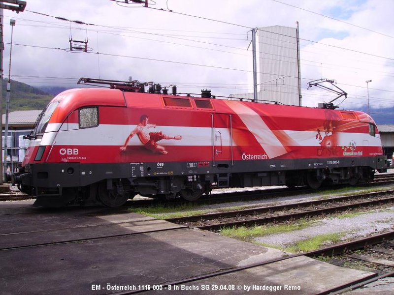 sterreich mal anders in Buchs SG. Statt einem  normalen  Taurus besuchte die EM - Lok der Nachbarn, die 1116 005 - 8 heute den Grenzbahnhof Buchs SG
29.04.08