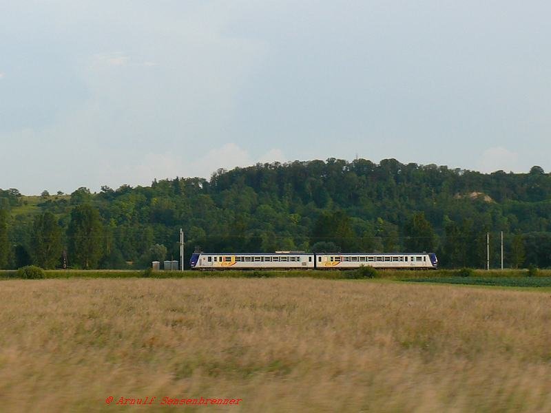 �stlich von Saverne treten die Vogesenh�hen zur�ck. In der h�geligen Landschaft ist hier ein Z11500, mit gelber MetroLOR-Beschriftung der Region Lorraine, als Regionalzug TER30349 von Metz nach Strasbourg unterwegs.

07.06.2007 bei Schwindratzheim