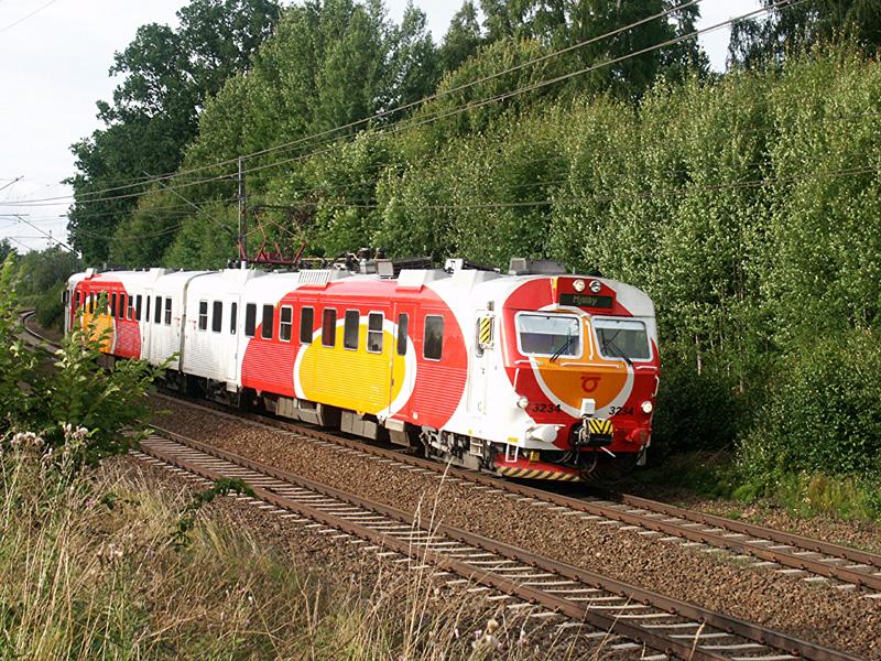 �Traf X14 3234 am 05.08.2005 als Regionalt�g 8777 (Norrk�ping - Mj�lby) bei Kimstad.