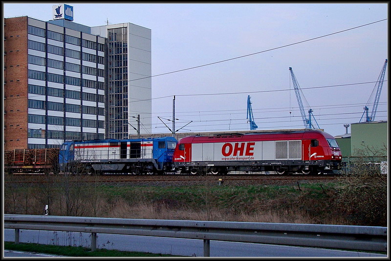 OHE 270082 & Fz 1028 beim abendlichen Halt auf dem Rgendamm.   Stralsund am 09.04.09
