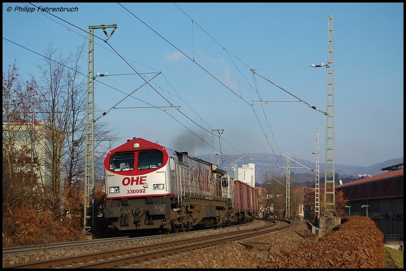 OHE-Tiger 330092 bringt am 18.11.07 DGS 90114 von Herbrechtingen-Vohenstein nach Arnsberg, aufgenommen in Aalen.