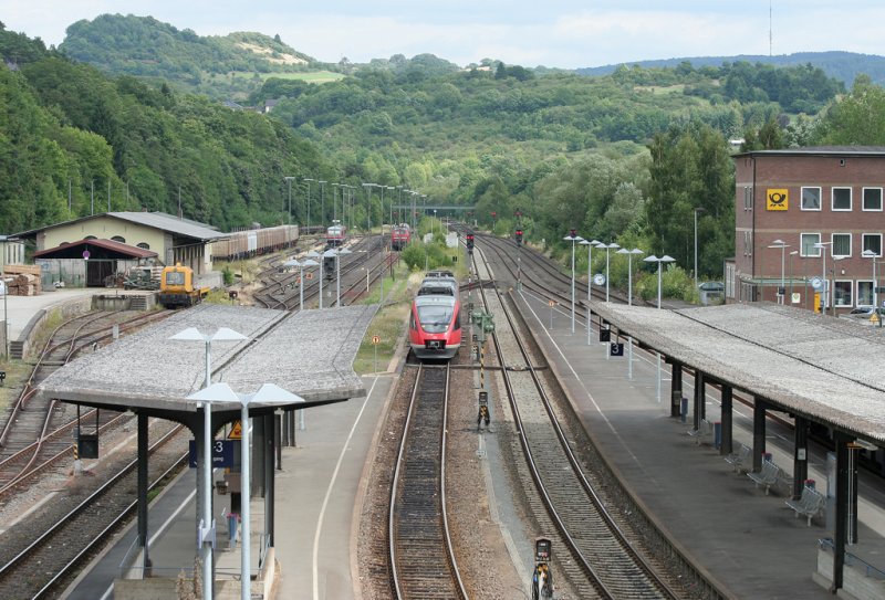 Ohne mich selbst zu loben, ein wunderschner Ausblick von der Brcke des Gerolsteiner Bahnhofs, im Hintergrund ist Talent, BR 928 & BR 218 sichtbar, aufgenommen am 12.08.2009