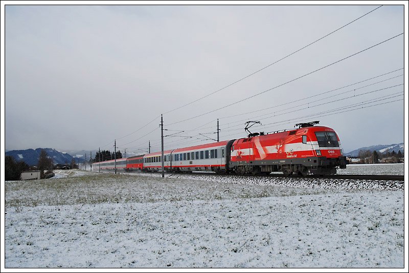 OIC 534 von Villach nach Wien war am 23.4.2008 mit 1116 005  �stereich  bespannt. Die Aufnahme entstand in Lind bei Zeltweg.