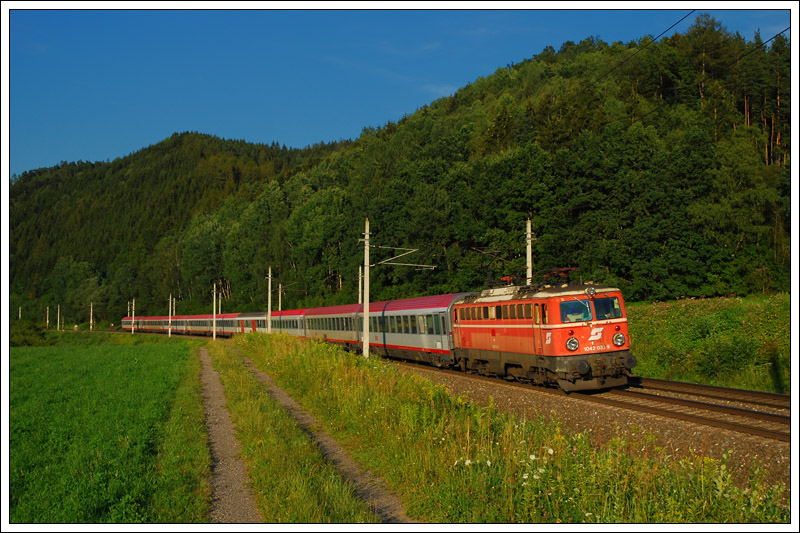 OIC 537  Alpen-Adria Universitt Klagenfurt  wurde am 29.7.2009 mit 1042 033 traktioniert. Ob es an der alten Dame lag, dass der Zug kurz vor Niklasdorf 45 Minuten Versptung hatte, wei ich nicht. 