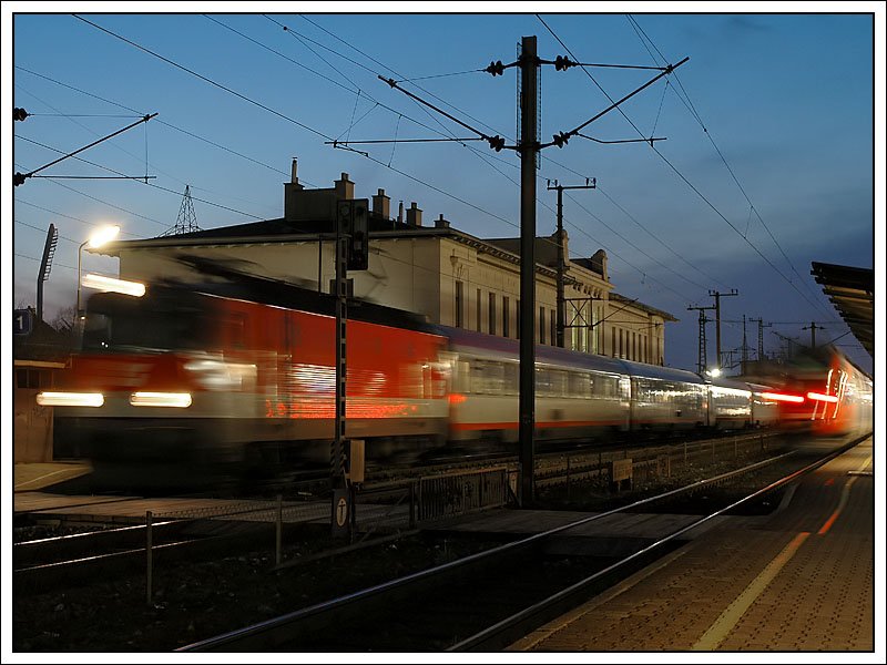 OIC 540  Palais Kaufm�nnischer Verein  von Wien West nach Salzburg noch vor Sonnenaufgang am 11.3.2007 bei der Ausfahrt aus Wien H�tteldorf. 