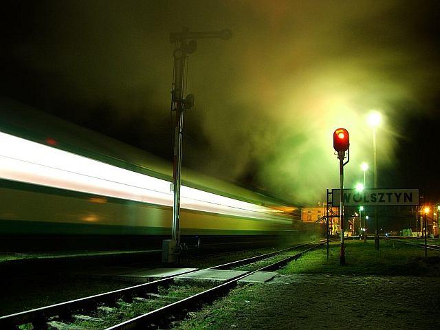 Ol49-111 mit PZ 4437, Wolsztyn, 18.11.05, 17:29Uhr