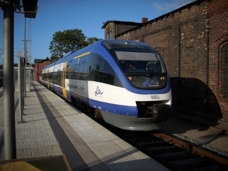 OLA-Triebwagen 0003 war nach nur f�r einen Tag auf Strecke nach Lauterbach Mole �berwegs.Am Abend vom 16.Juni 2009 stand der Triebwagen in Bergen/R�gen.