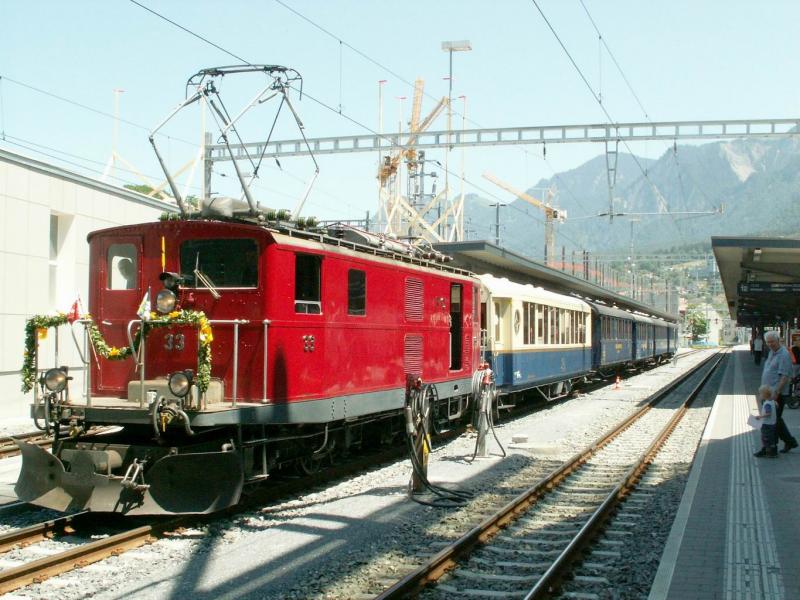 Oldtimer E-Lok HGe 4/4 I No.33(SLM 1940)mit einem Extrazug der Furka Dampfbahn und einem RhB Salonwagen,zum Tag der offenen Tr der DFB am 11.06.06 in Chur