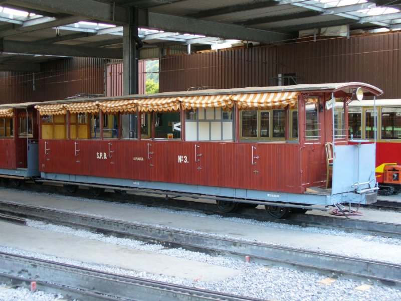 Olteimer Personenwagen 2 Kl.  B 3.. im Bahnhof von Wilderswil am 06.09.2006
