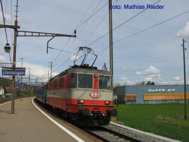 Oltner- Dispo-Pendel auf dem Weg nach Biel, mit einer der beiden letzen Swiss- Express Maschienen, am 1.Mai 08 bei der Durchfahrt in Oensingen