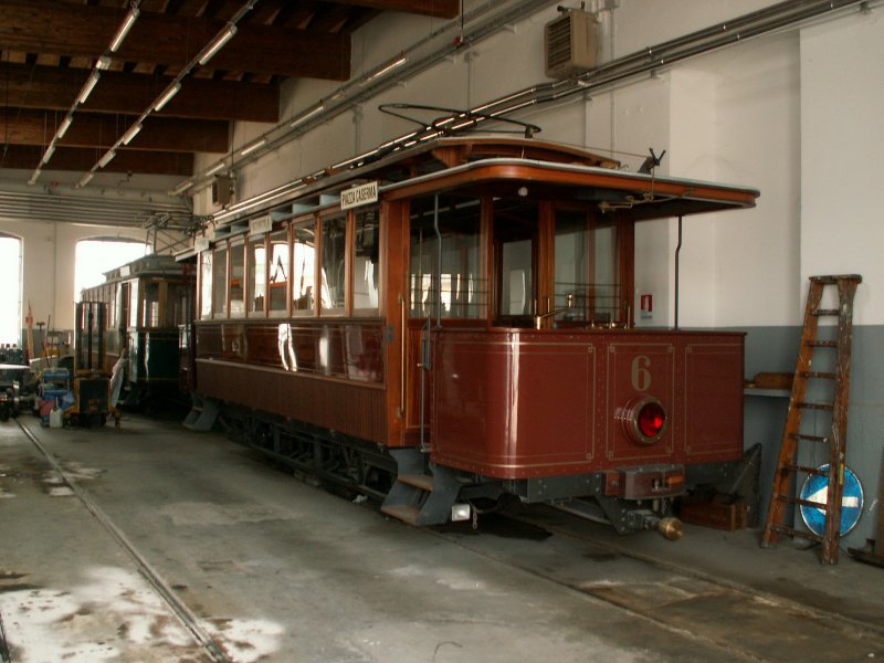 Opicina Tram.Die mustergltig aufgearbeiteten hist.Wagen Nr.6
und Nr.1 aus der Anfangszeit der Bahn,im Depot Villa Opicina
03.06.08