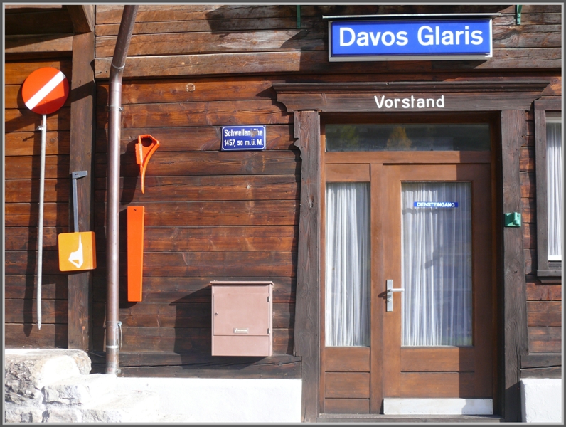 Ordnung muss sein und das auch auf der unbedienten Station Davos Glaris. (24.10.2009)