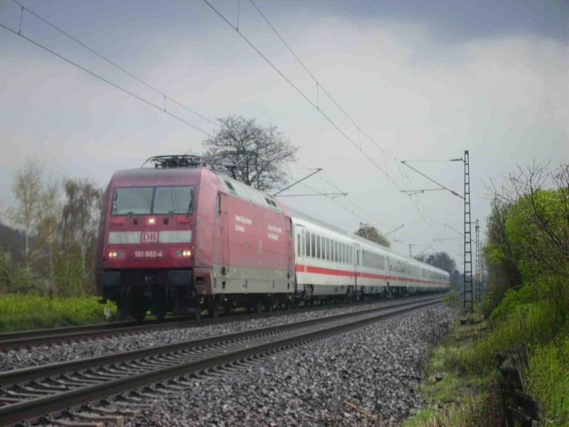 Orientrote 101 002 bei Bickenbach.