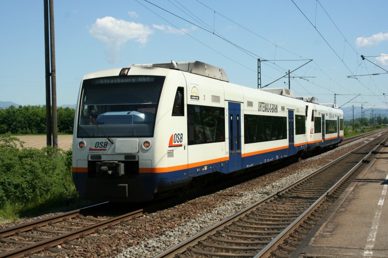 OSB VT 511  Kappelrodeck  und OSB VT 509  Oberharmersbach  am 12.5.2008 im Haltepunkt Legelshurst.