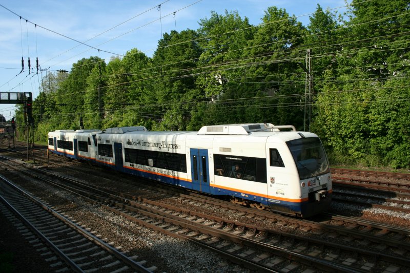 OSB VT 521  Kreisstadt Kehl  bei der Ausfahrt aus Offenburg am 9.5.2008.