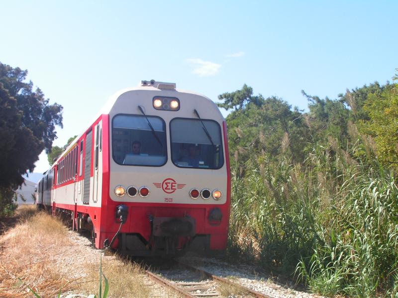 OSE,Der Zug aus Pirus beim Eintreffen in Loutraki (am Golf von Korinth)29.09.04