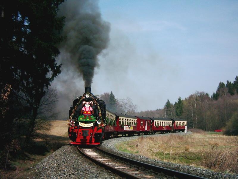Ostern 2003 99 6102 kurz hinter dem Haltepunkt Sternhaus-Haferfeld